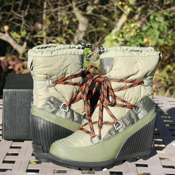 sorel kinetic wedge boot